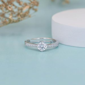 Chic White Gold Earring