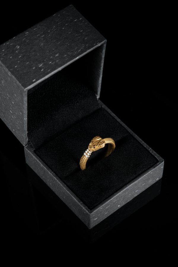 Graceful 14K Gold Ring