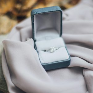 Chic White Gold Ring