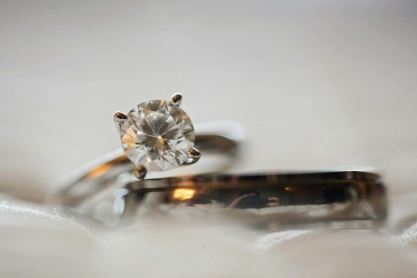 Dazzling Rose Gold Wedding Ring