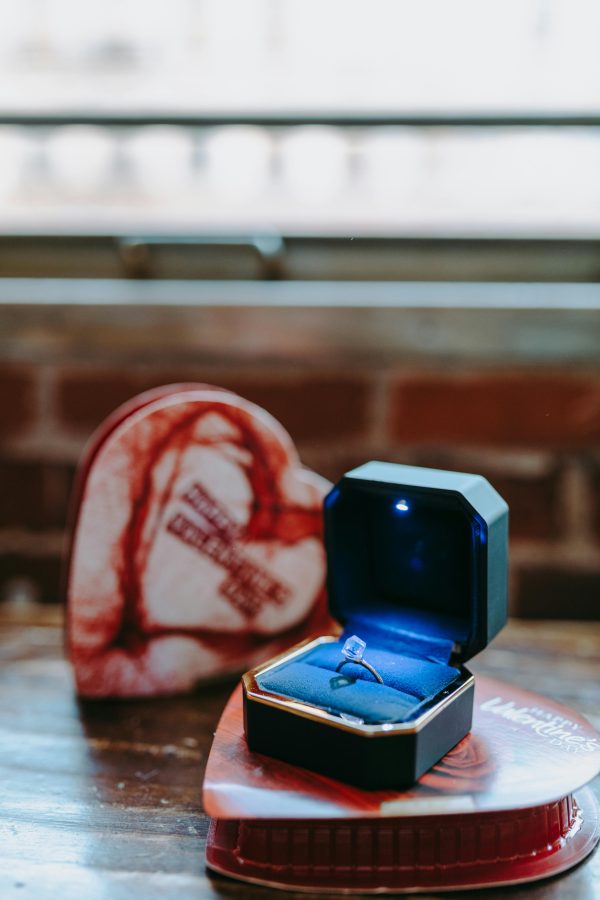 Vintage-Inspired Rose Gold Wedding Ring - Image 2