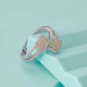 Exquisite Diamond-Encrusted Ring